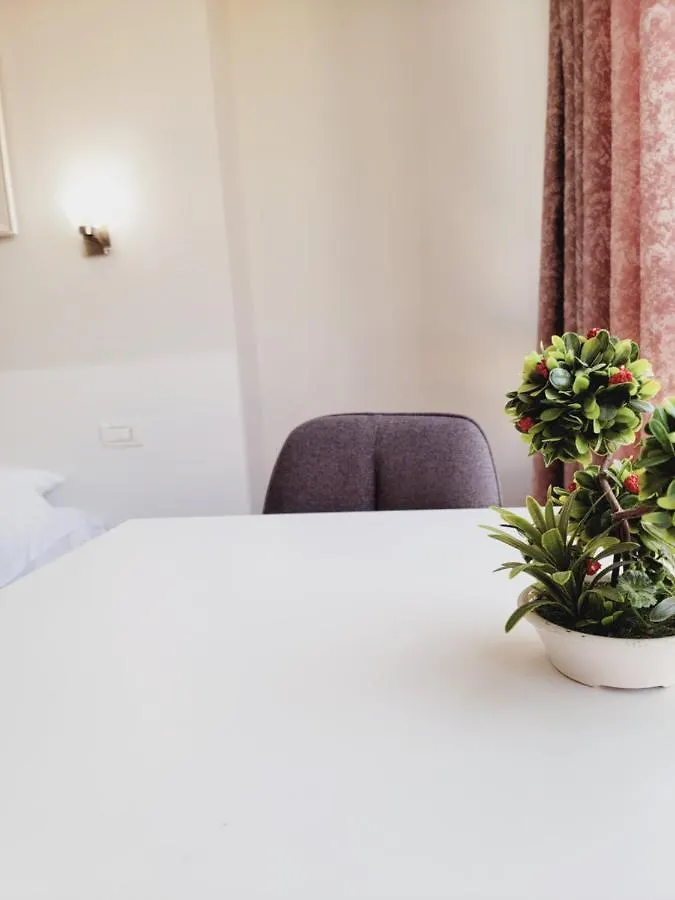 Отель Nuestra Casa Тирана Гостевой дом